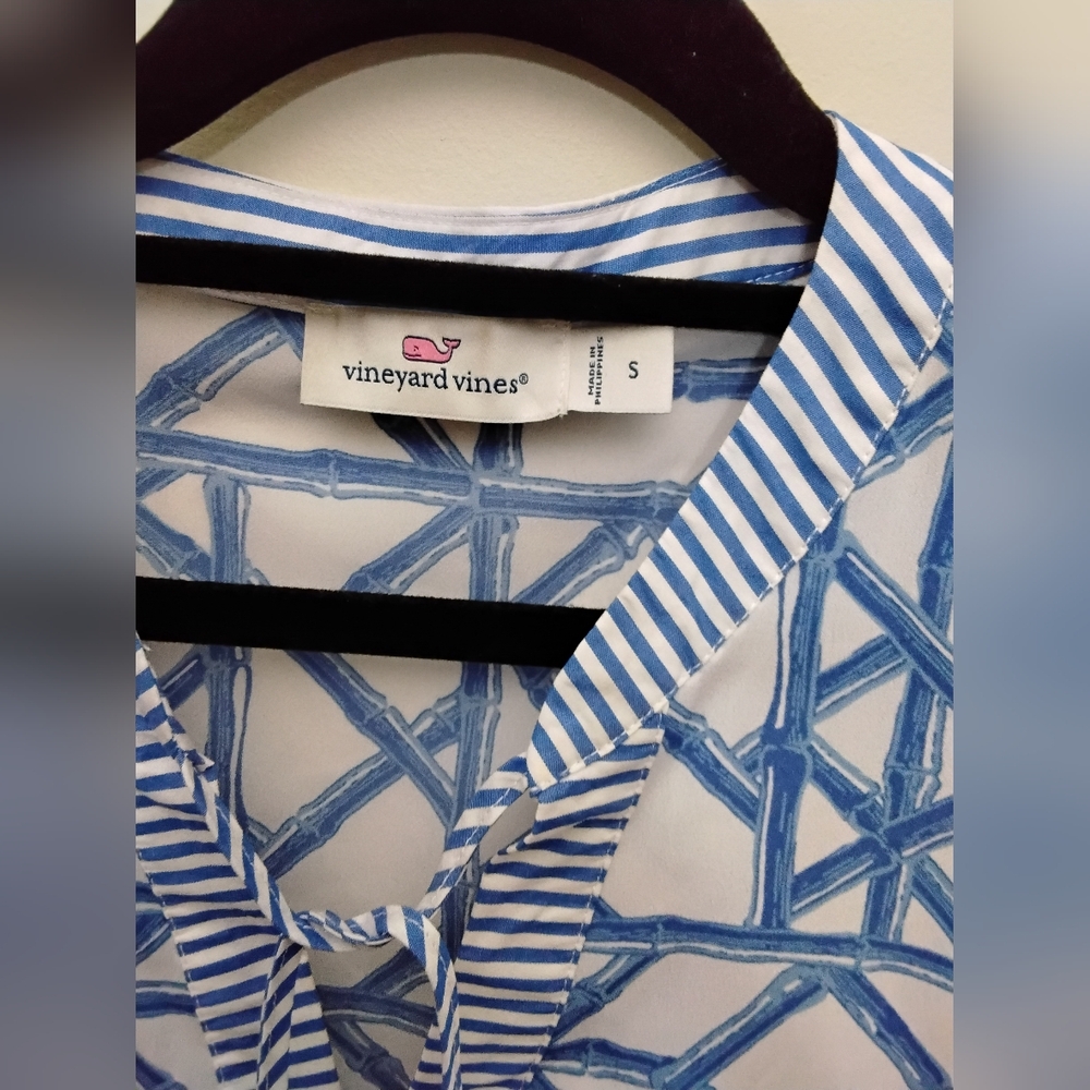Vineyard Vines Blue and White Geometric Women's Top Small - Picture 4 of 5